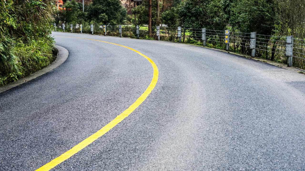 Aspal Hotmix vs. Aspal Biasa